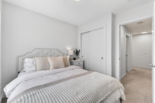 10 Currie Walk Sw, Calgary, AB - Indoor Photo Showing Bedroom