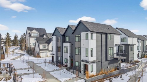 10 Currie Walk Sw, Calgary, AB - Outdoor With Facade