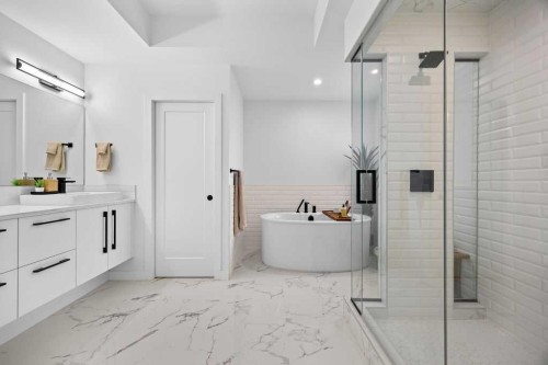 80 Timberline Way Sw, Calgary, AB - Indoor Photo Showing Bathroom