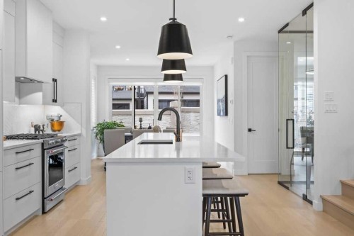 80 Timberline Way Sw, Calgary, AB - Indoor Photo Showing Kitchen With Upgraded Kitchen