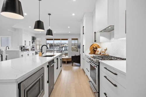 80 Timberline Way Sw, Calgary, AB - Indoor Photo Showing Kitchen With Upgraded Kitchen