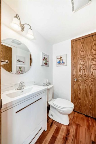 200 Edgemont Estates Drive Nw, Calgary, AB - Indoor Photo Showing Bathroom