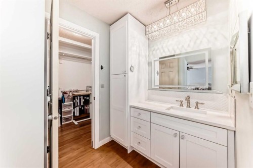200 Edgemont Estates Drive Nw, Calgary, AB - Indoor Photo Showing Bathroom