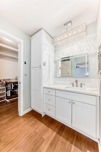 200 Edgemont Estates Drive Nw, Calgary, AB - Indoor Photo Showing Bathroom