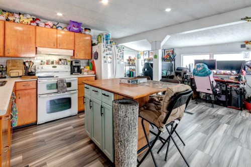 93 Huntstrom Drive Ne, Calgary, AB - Indoor Photo Showing Kitchen