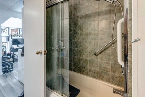 93 Huntstrom Drive Ne, Calgary, AB - Indoor Photo Showing Bathroom