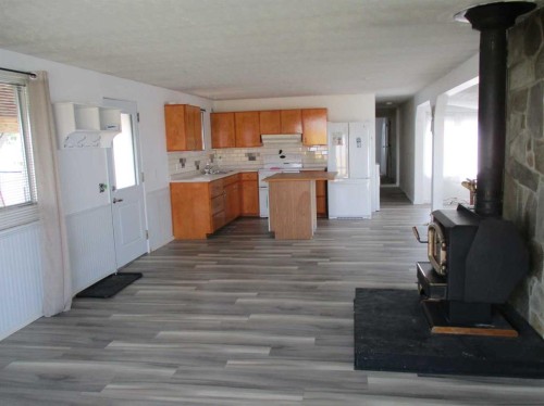 93 Huntstrom Drive Ne, Calgary, AB - Indoor Photo Showing Kitchen