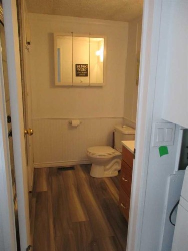 93 Huntstrom Drive Ne, Calgary, AB - Indoor Photo Showing Bathroom
