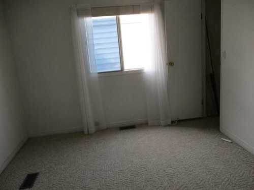 93 Huntstrom Drive Ne, Calgary, AB - Indoor Photo Showing Other Room