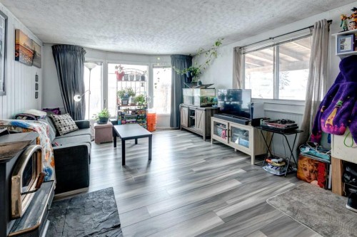 93 Huntstrom Drive Ne, Calgary, AB - Indoor Photo Showing Living Room