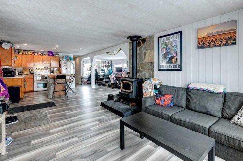93 Huntstrom Drive Ne, Calgary, AB - Indoor Photo Showing Living Room