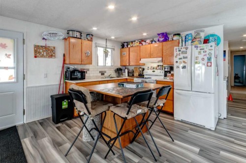 93 Huntstrom Drive Ne, Calgary, AB - Indoor Photo Showing Kitchen