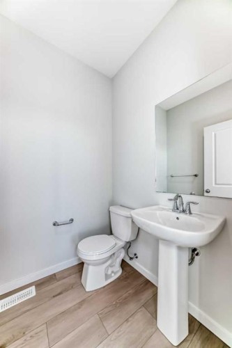 48 Creekside Rise Sw, Calgary, AB - Indoor Photo Showing Bathroom