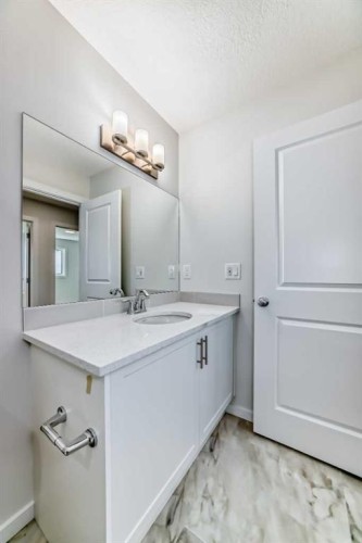 48 Creekside Rise Sw, Calgary, AB - Indoor Photo Showing Bathroom