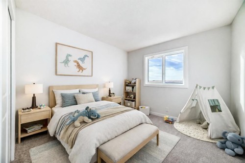 48 Creekside Rise Sw, Calgary, AB - Indoor Photo Showing Bedroom