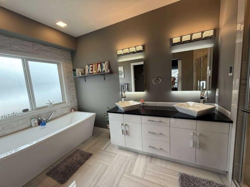 10522 101 Avenue, Sexsmith, AB - Indoor Photo Showing Bathroom