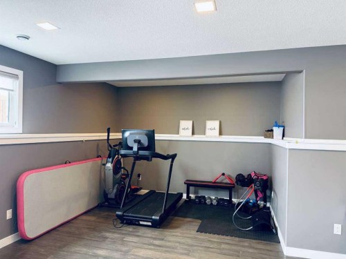10522 101 Avenue, Sexsmith, AB - Indoor Photo Showing Gym Room