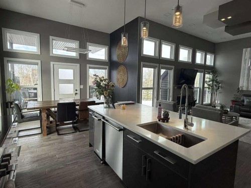 10522 101 Avenue, Sexsmith, AB - Indoor Photo Showing Kitchen With Double Sink