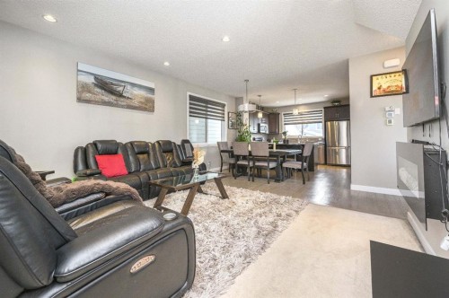 5 Masters Street Se, Calgary, AB - Indoor Photo Showing Living Room