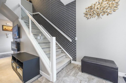 5 Masters Street Se, Calgary, AB - Indoor Photo Showing Other Room