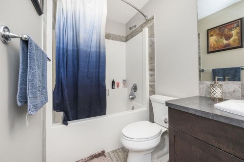 5 Masters Street Se, Calgary, AB - Indoor Photo Showing Bathroom