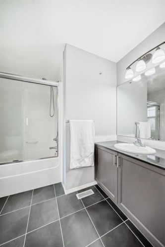 44 Legacy Crescent Se, Calgary, AB - Indoor Photo Showing Bathroom