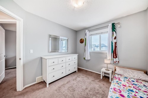 44 Legacy Crescent Se, Calgary, AB - Indoor Photo Showing Bedroom