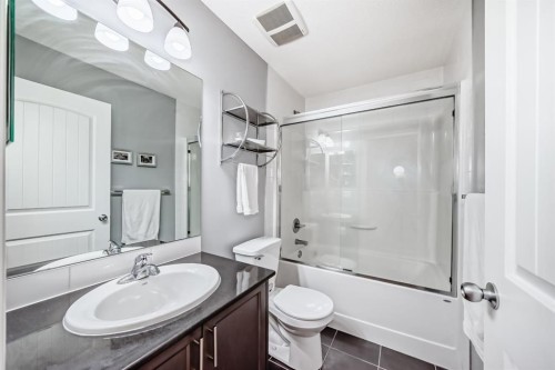 44 Legacy Crescent Se, Calgary, AB - Indoor Photo Showing Bathroom