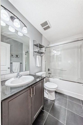44 Legacy Crescent Se, Calgary, AB - Indoor Photo Showing Bathroom