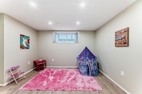 44 Legacy Crescent Se, Calgary, AB - Indoor Photo Showing Other Room