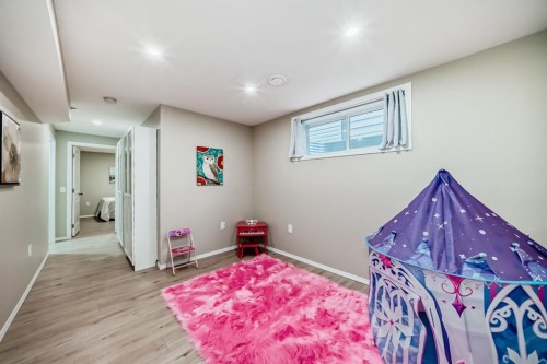 44 Legacy Crescent Se, Calgary, AB - Indoor Photo Showing Other Room