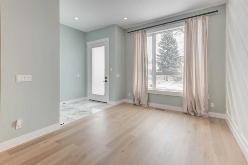 2425 27 Street Sw, Calgary, AB - Indoor Photo Showing Other Room