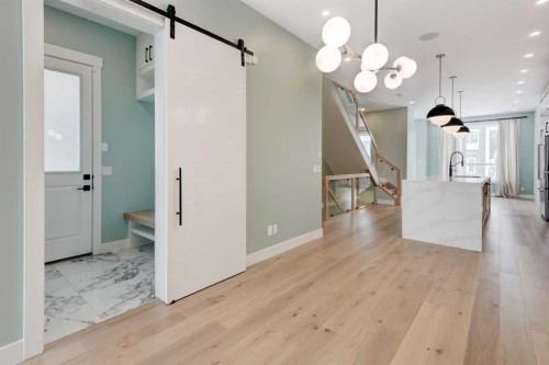 2425 27 Street Sw, Calgary, AB - Indoor Photo Showing Other Room