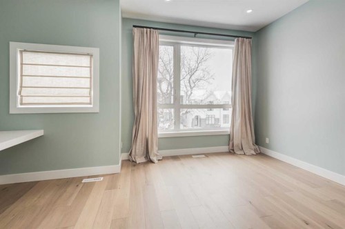 2425 27 Street Sw, Calgary, AB - Indoor Photo Showing Other Room