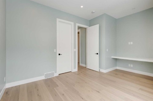 2425 27 Street Sw, Calgary, AB - Indoor Photo Showing Other Room