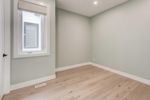 2425 27 Street Sw, Calgary, AB - Indoor Photo Showing Other Room
