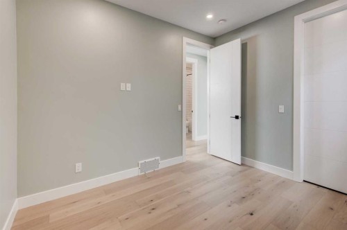 2425 27 Street Sw, Calgary, AB - Indoor Photo Showing Other Room