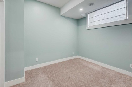 2425 27 Street Sw, Calgary, AB - Indoor Photo Showing Other Room