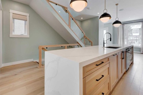 2425 27 Street Sw, Calgary, AB - Indoor Photo Showing Kitchen With Upgraded Kitchen