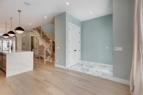 2425 27 Street Sw, Calgary, AB - Indoor