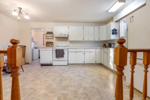 62 Buskmose Drive, Grandview, AB - Indoor Photo Showing Kitchen