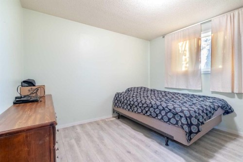 62 Buskmose Drive, Grandview, AB - Indoor Photo Showing Bedroom