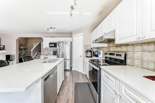 9 Somerside Crescent Sw, Calgary, AB - Indoor Photo Showing Kitchen