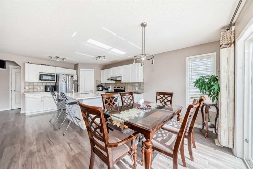 9 Somerside Crescent Sw, Calgary, AB - Indoor Photo Showing Dining Room