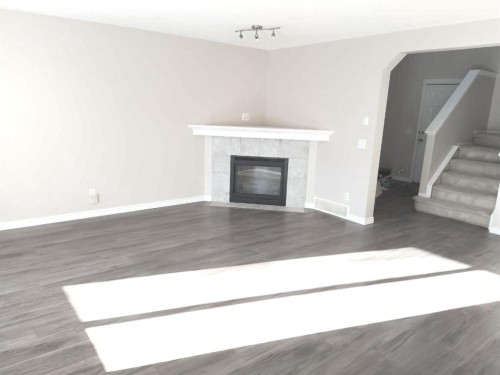 9 Somerside Crescent Sw, Calgary, AB - Indoor Photo Showing Living Room With Fireplace