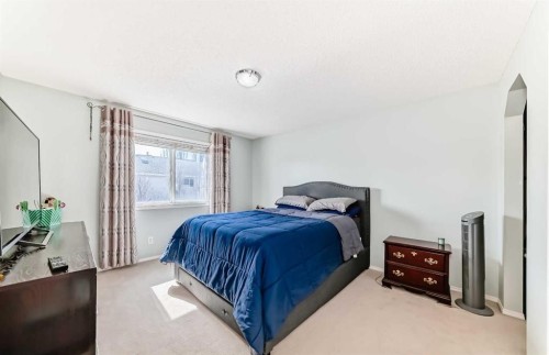 9 Somerside Crescent Sw, Calgary, AB - Indoor Photo Showing Living Room