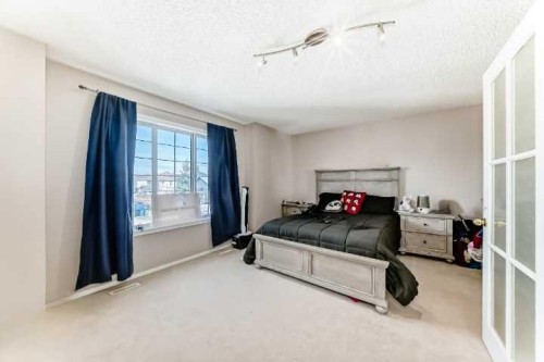 9 Somerside Crescent Sw, Calgary, AB - Indoor Photo Showing Other Room