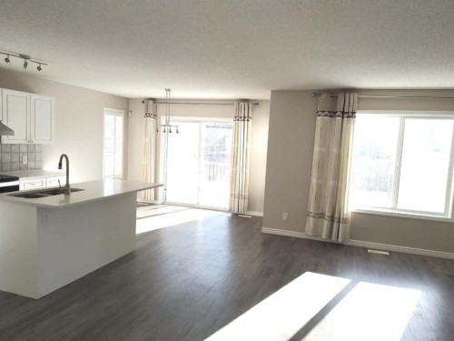 9 Somerside Crescent Sw, Calgary, AB - Indoor Photo Showing Bathroom