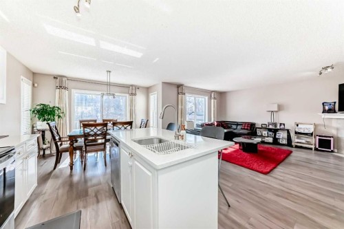 9 Somerside Crescent Sw, Calgary, AB - Indoor Photo Showing Kitchen