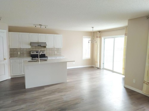9 Somerside Crescent Sw, Calgary, AB - Indoor Photo Showing Kitchen